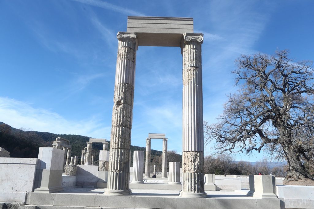 Εγκαίνια του ανάκτορου του Φιλίππου Β' από τον πρωθυπουργό