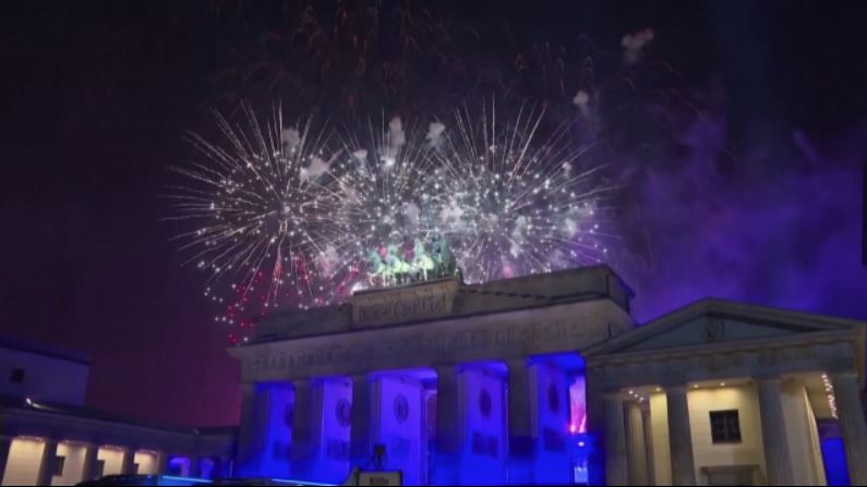 Εντυπωσιακές εικόνες από όλο τον πλανήτη στην έλευση του 2024