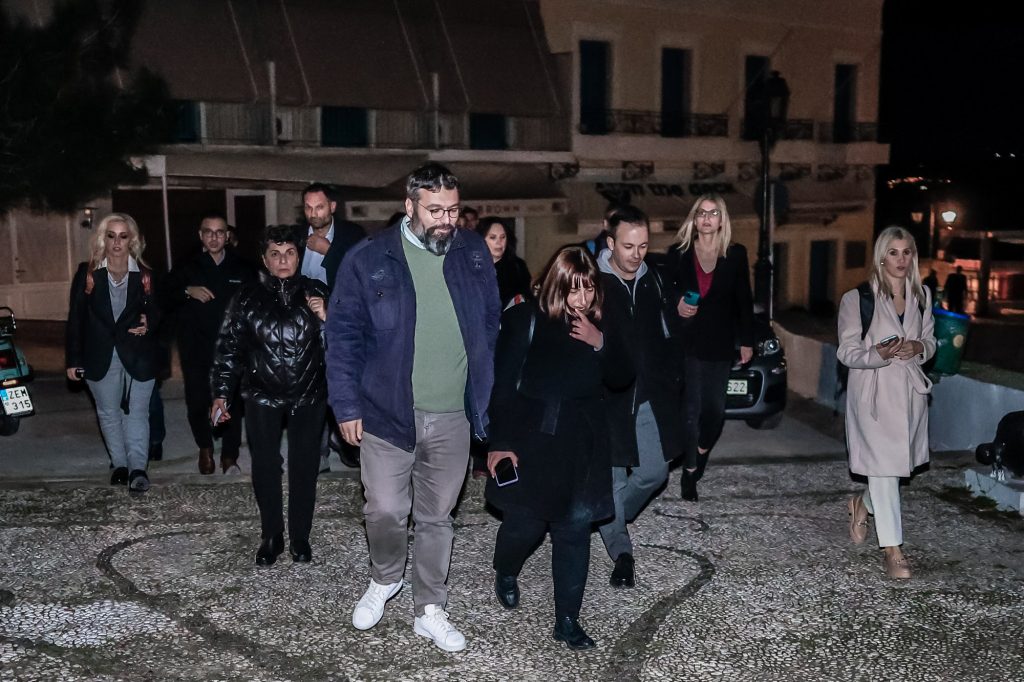 Σπέτσες: Η μυστική απόβαση Κασσελάκη – Χωρίς δηλώσεις οι αφίξεις των βουλευτών