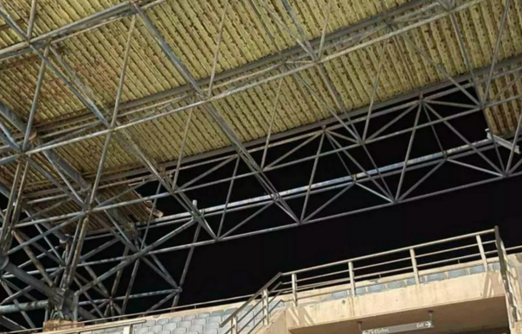 Κρήτη: Εκκενώθηκε το Παγκρήτιο Στάδιο – Αποκολλήθηκε τμήμα του στεγάστρου