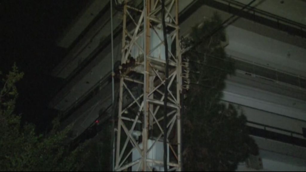 Παλαιό Φάληρο: Θρίλερ με άνδρα που σκοτώθηκε από ηλεκτροπληξία πάνω σε κολώνα ηλεκτρικού ρεύματος