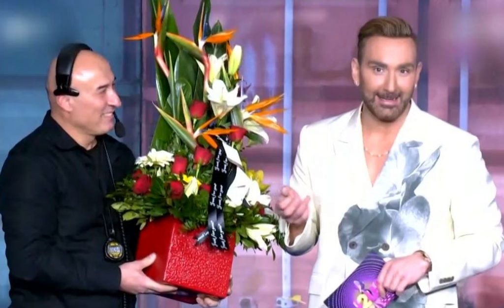 Λαμπερή πρεμιέρα για το J2US