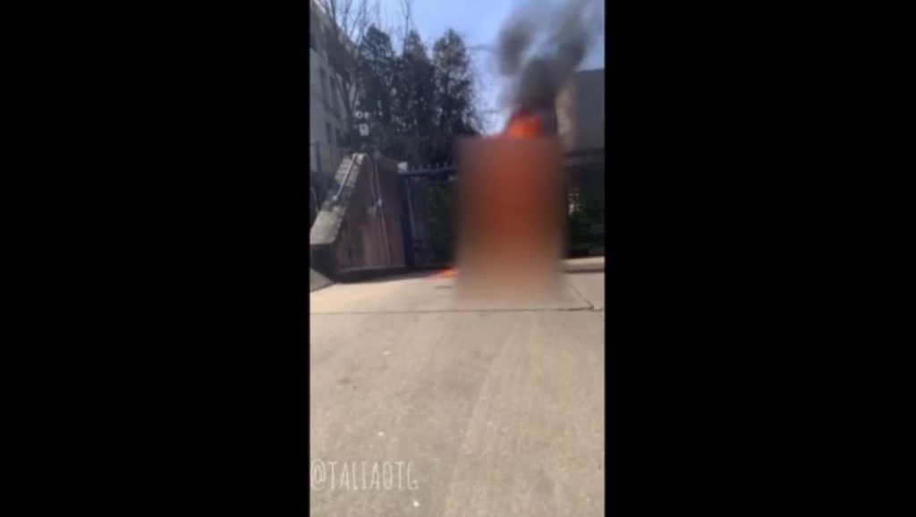ΗΠΑ: Σοκάρει το βίντεο με την αυτοπυρπόληση άνδρα έξω από την ισραηλινή πρεσβεία