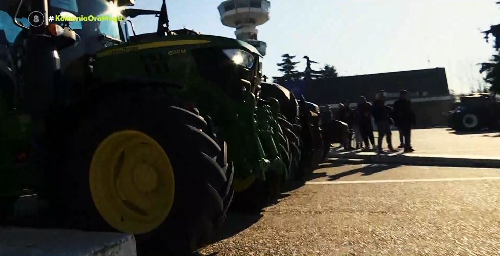 Θεσσαλονίκη: Αγροτική παρέλαση με τις κόρνες στη διαπασών στο κέντρο της πόλης