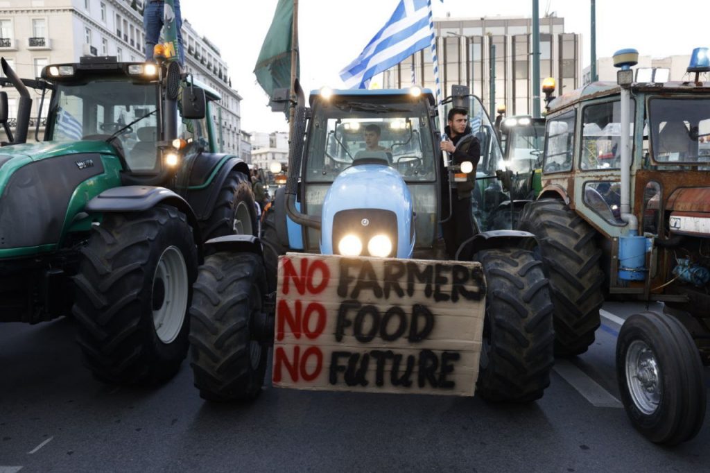 Αγρότες: Συνεχίζονται οι κινητοποιήσεις – Προχωρούν σε καθημερινούς αποκλεισμούς δρόμων