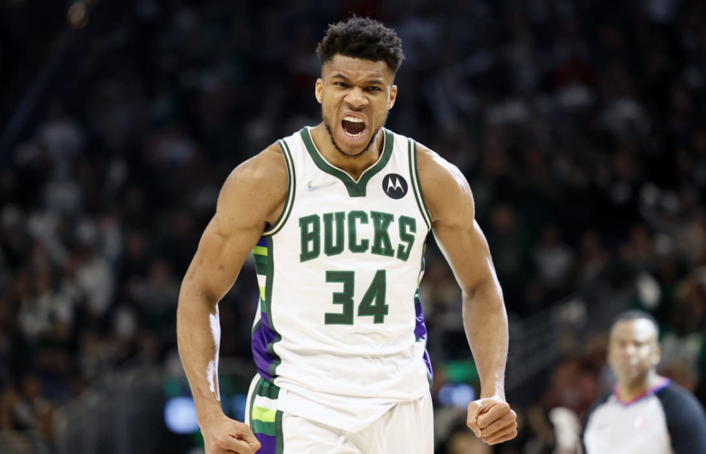 Νικητής ο Γιάννης Αντετοκούνμπο στην «τιτανομαχία» με τον Λούκα Ντόντσιτς