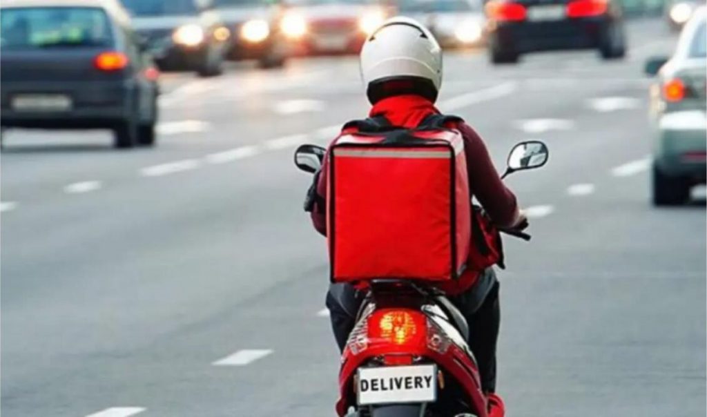 Delivery applications: Η αύξηση στην προμήθεια συμπαρασύρει τις τιμές σε προϊόντα