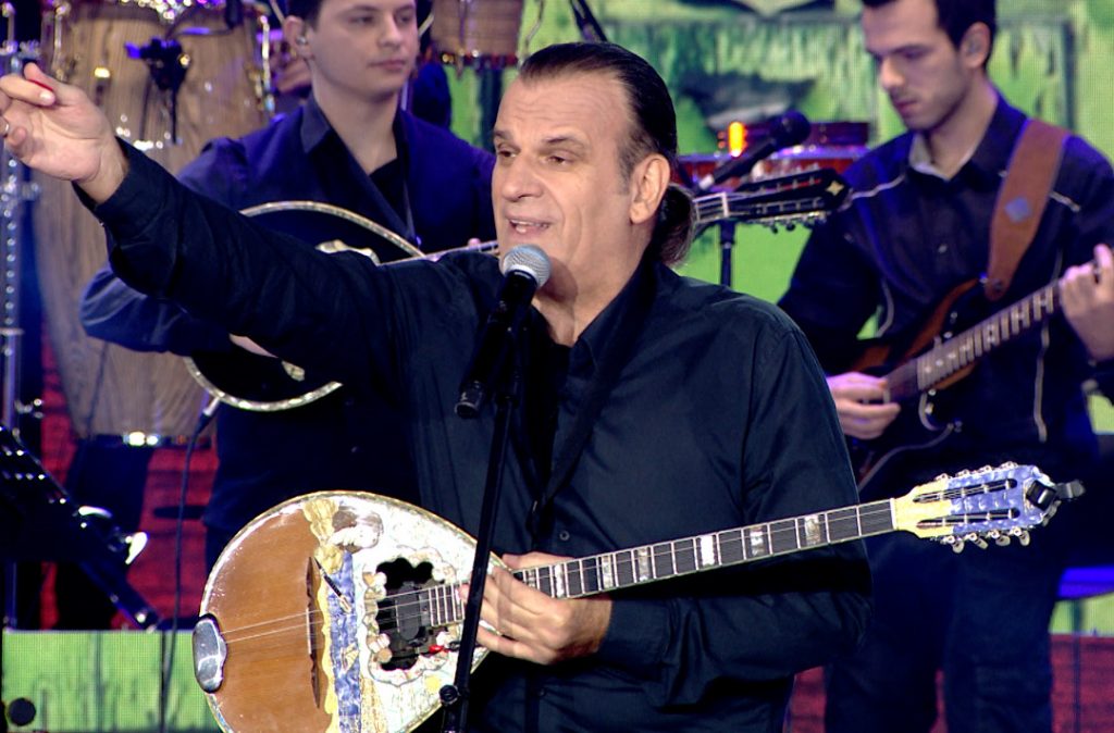 «Σπίτι με το MEGA»: Η Ρούλα Κορομηλά και ο Μιχάλης Χατζηγιάννης υποδέχονται τους Χρήστο Παπαδόπουλο και «Τα Παιδιά από την Πάτρα»