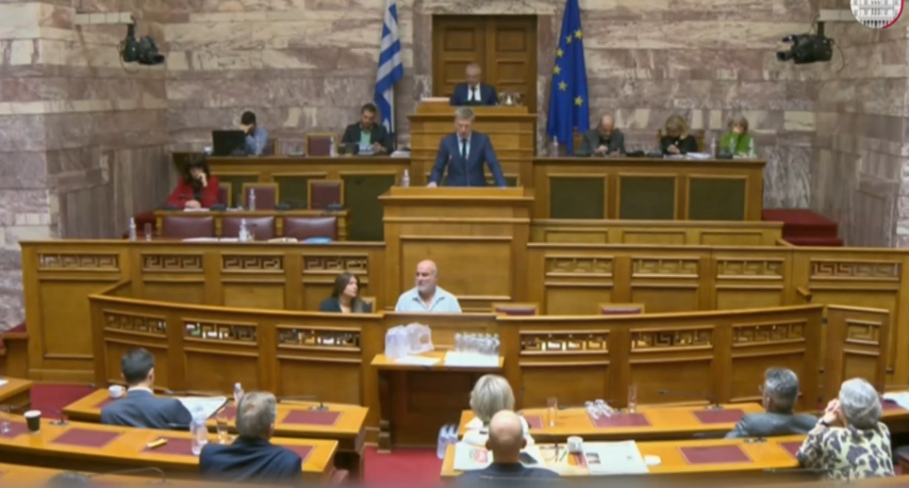 Στην αρμόδια επιτροπή της Βουλής το νομοσχέδιο για τα ομόφυλα ζευγάρια