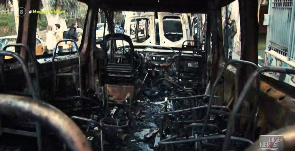 Νύχτα τρόμου στου Ζωγράφου: Σχολικά λεωφορεία, ΙΧ και μηχανάκια στο στόχαστρο εμπρηστών