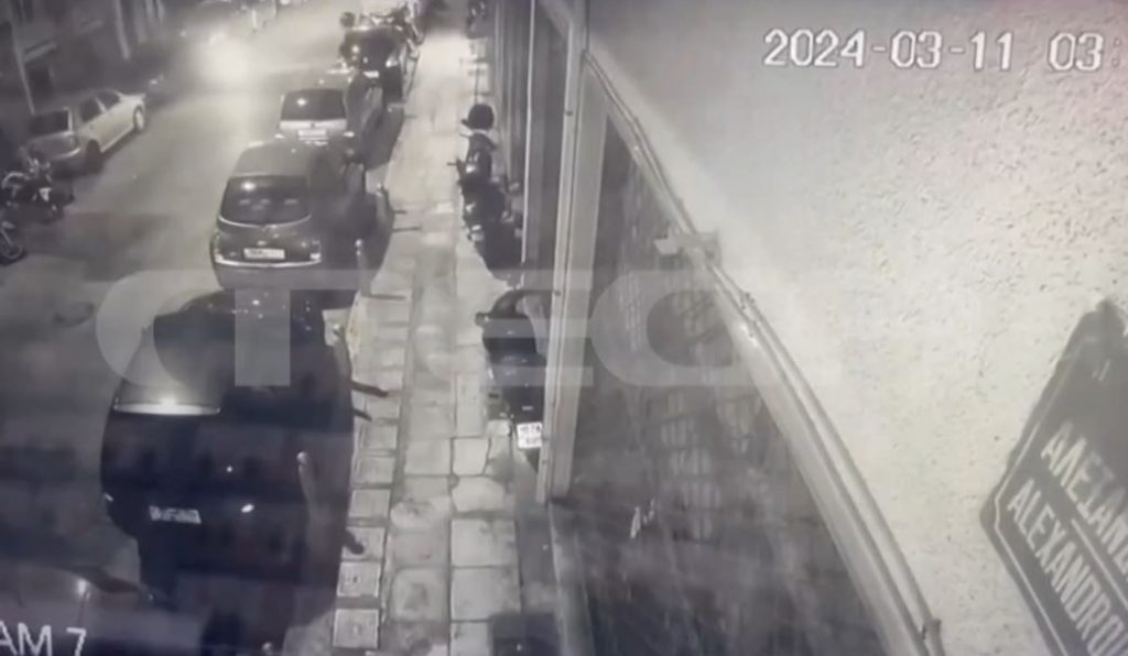 Καλλιθέα: Τεράστιες ζημιές σε αυτοκίνητα και πολυκατοικίες από την έκρηξη βόμβας