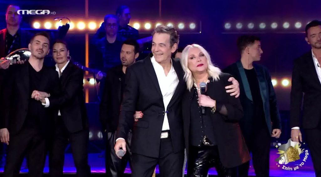 Μια πολύ ομορφη μουσική στιγμή: Κώστας Χαριτοδιπλωμένος και Ρούλα Κορομηλά τραγουδούν «Άγγελέ μου, τύραννέ μου»