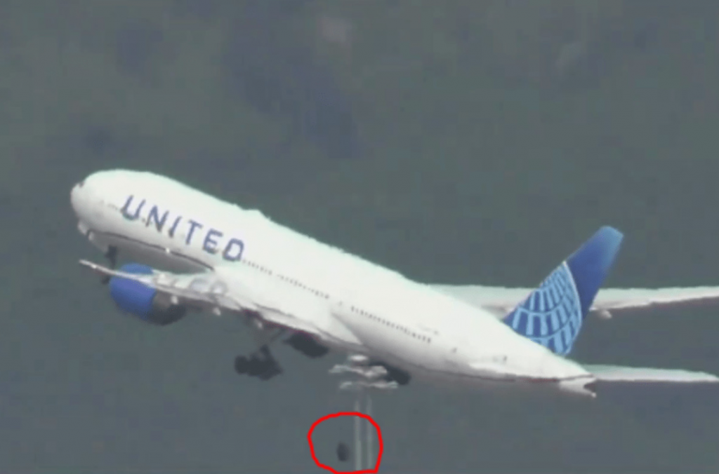 ΗΠΑ: Κατεπείγουσα προσγείωση για Boeing 777 – Έχασε έναν από τους τροχούς τους