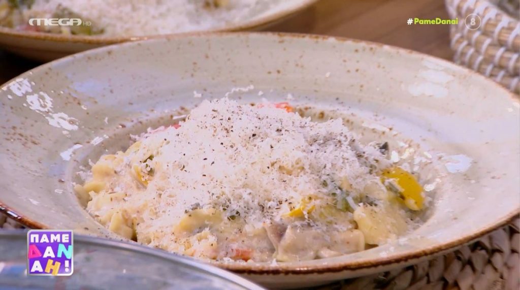 Ο Τίμος Ζαχαράτος μάς ετοιμάζει χυλοπίτες με λαχανικά εποχής και γιαούρτι