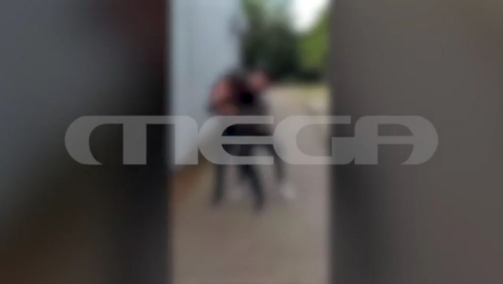 Άγρια συμπλοκή δυο ανηλίκων – Τους παροτρύναν συμμαθητές τους και βιντεοσκοπούσαν