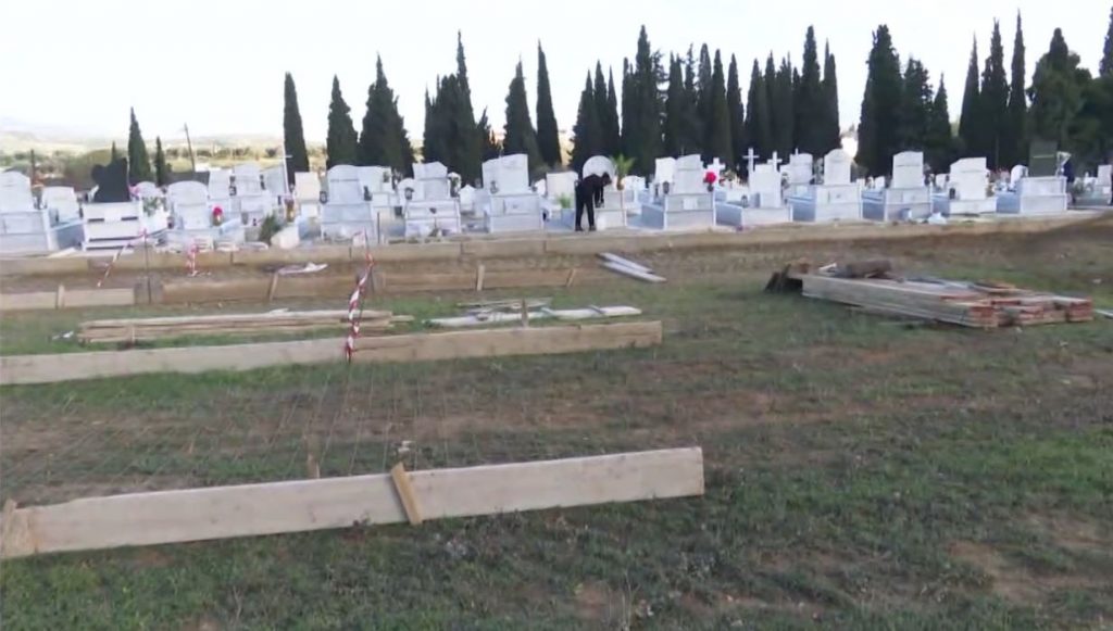 Θεσσαλονίκη: Άνδρας πήρε μαρμάρινο σταυρό και χτύπησε τη νύφη του στο κεφάλι