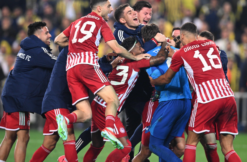 Επική πρόκριση του Ολυμπιακού – «Πάτησε» την Φενέρ μέσα στην Κωνσταντινούπολη