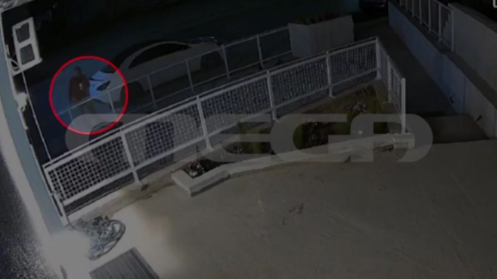 Θεσσαλονίκη: Καρέ καρέ ο εμπρησμός αυτοκινήτου στον Λαγκαδά