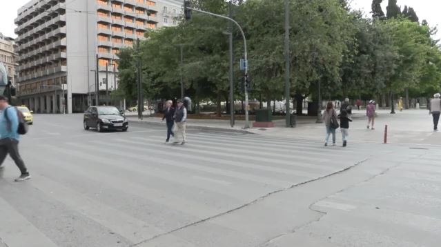 Πάσχα: Λιγοστοί οι εργαζόμενοι που έμειναν πίσω στις πόλεις