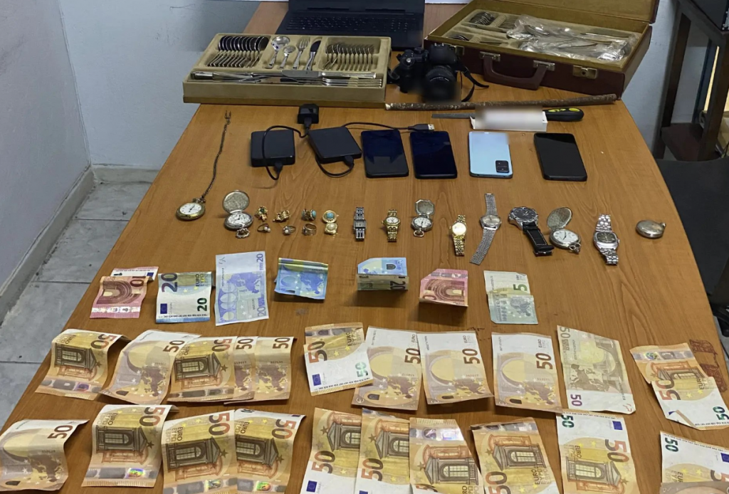 Έκλεβαν διαμερίσματα σε Δάφνη και Ηλιούπολη – Συνελήφθησαν τέσσερα μέλη της συμμορίας