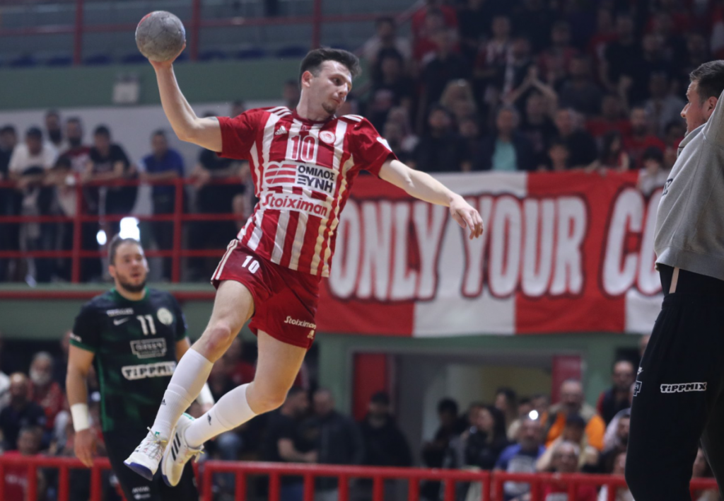 Χάντμπολ: Ο Ολυμπιακός έχασε με τέσσερα γκολ και ελπίζει στη ρεβάνς που πάει για ΣΕΦ