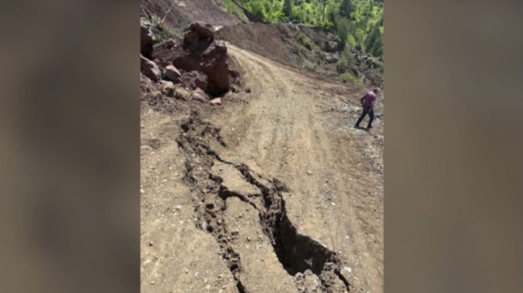 Δίστρατο Κόνιτσας: Αποκλεισμένο για 6η μέρα το χωριό λόγω μεγάλης κατολίσθησης