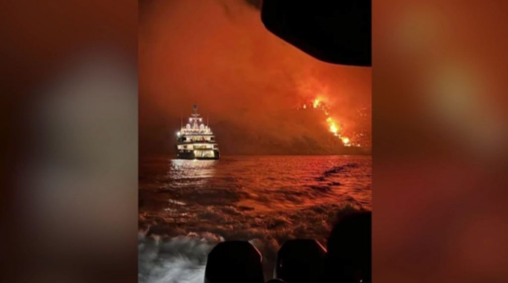 Διχογνωμία μεταξύ Λιμενικού και Πυροσβεστικής για την φωτιά στην Ύδρα – Σήμερα στον εισαγγελέα οι 13 συλληφθέντες