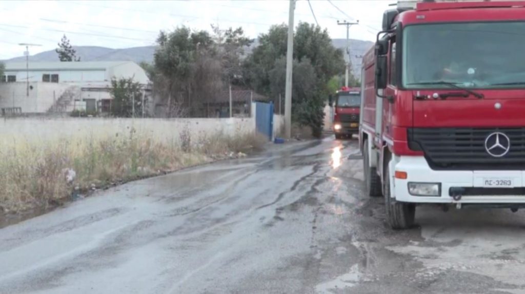 Ασπρόπυργος: Συναγερμός για φωτιά σε αποθήκη φανοποιείου