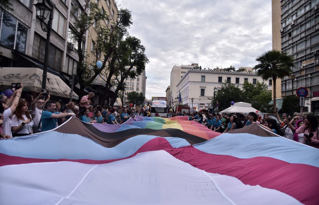 Athens Pride: Μια μεγάλη γιορτή αγάπης γεμάτη χρώματα, εντυπωσιακά άρματα και διάσημους καλλιτέχνες