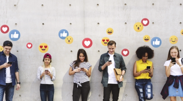 Ψυχολογία: Πώς τα social media επηρεάζουν τα πρότυπα των εφήβων
