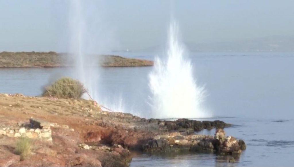 Καβούρι: Επιχείρηση εξουδετέρωσης νάρκης μεσα στην θάλασσα