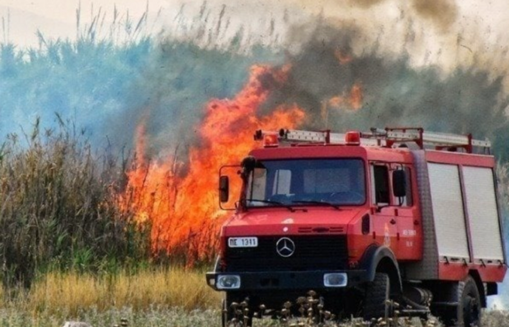 Σε συναγερμό η Πυροσβεστική για τις πυρκαγιές σε όλη τη χώρα