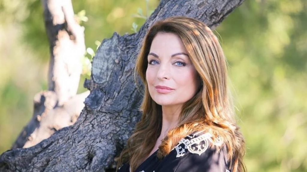 Άντζελα Γκερέκου: Πρωταγωνιστεί στην παράσταση «Sissy in heaven» στο Δημοτικό Θέατρο Κέρκυρας – Τι είπε για την «Γη της Ελιάς»