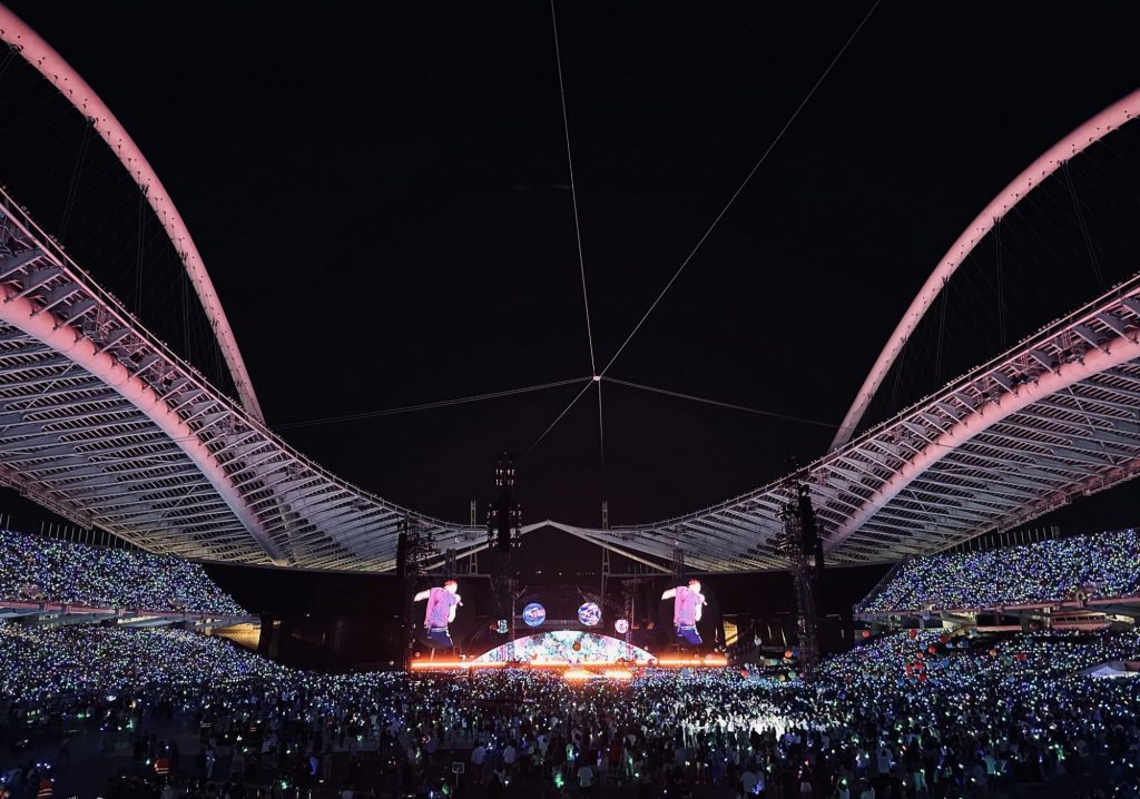 Coldplay: Ουρές έξω από το Ηρώδειο για το βίντεο κλιπ του συγκροτήματος