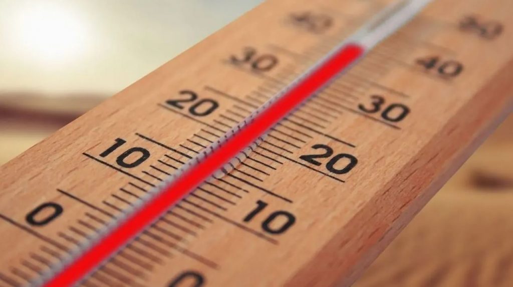 Αφόρητη η κατάσταση από το αποπνικτικό κοκτέιλ καύσωνα και αφρικανικής σκόνης – Τι συστήνουν οι ειδικοί