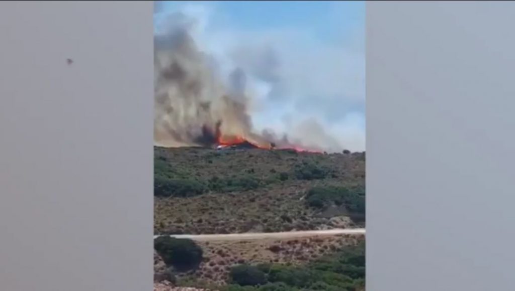 «Πύρινος» εφιάλτης: Σε ύφεση οι φωτιές στην Αθήνα – Δοκιμάζονται Κως, Χίος και Ζάκυνθος