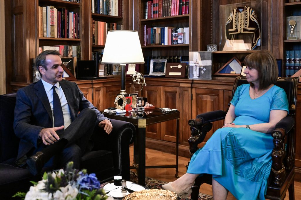 Συνάντηση Μητσοτάκη – Σακελλαροπούλου: Αναφέρθηκαν στο περιστατικό βίας με πρωταγωνιστή τον Λευτέρη Αυγενάκη