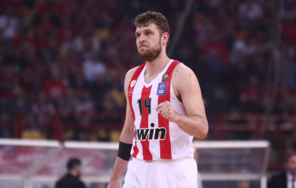 Ολυμπιακός: Η μεγάλη επιστροφή του Σάσα Βεζένκοφ – Αποθέωση στο Σ.Ε.Φ