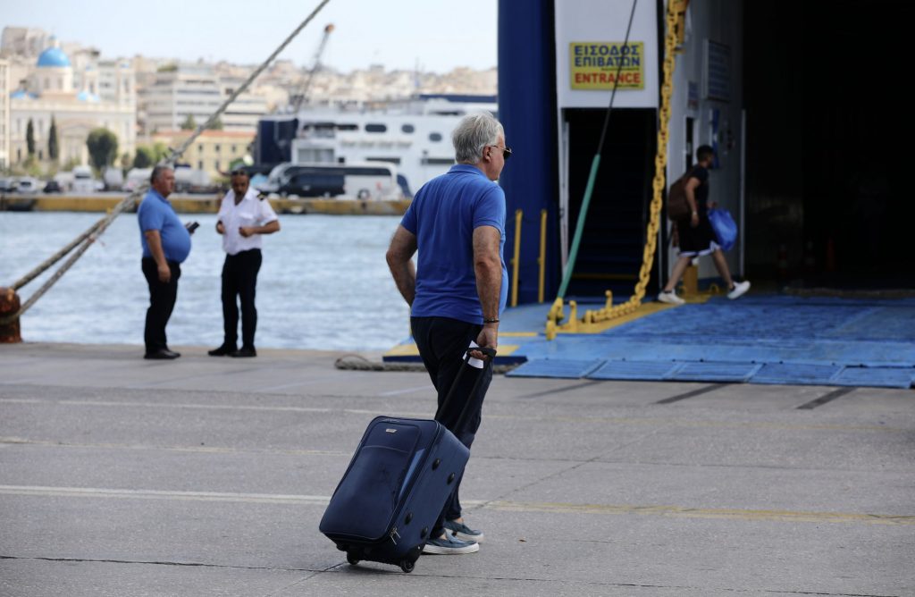 Ακρίβεια: Με τσουχτερές τιμές στα ακτοπλοϊκά αναχωρούν οι αδειούχοι του Αυγούστου