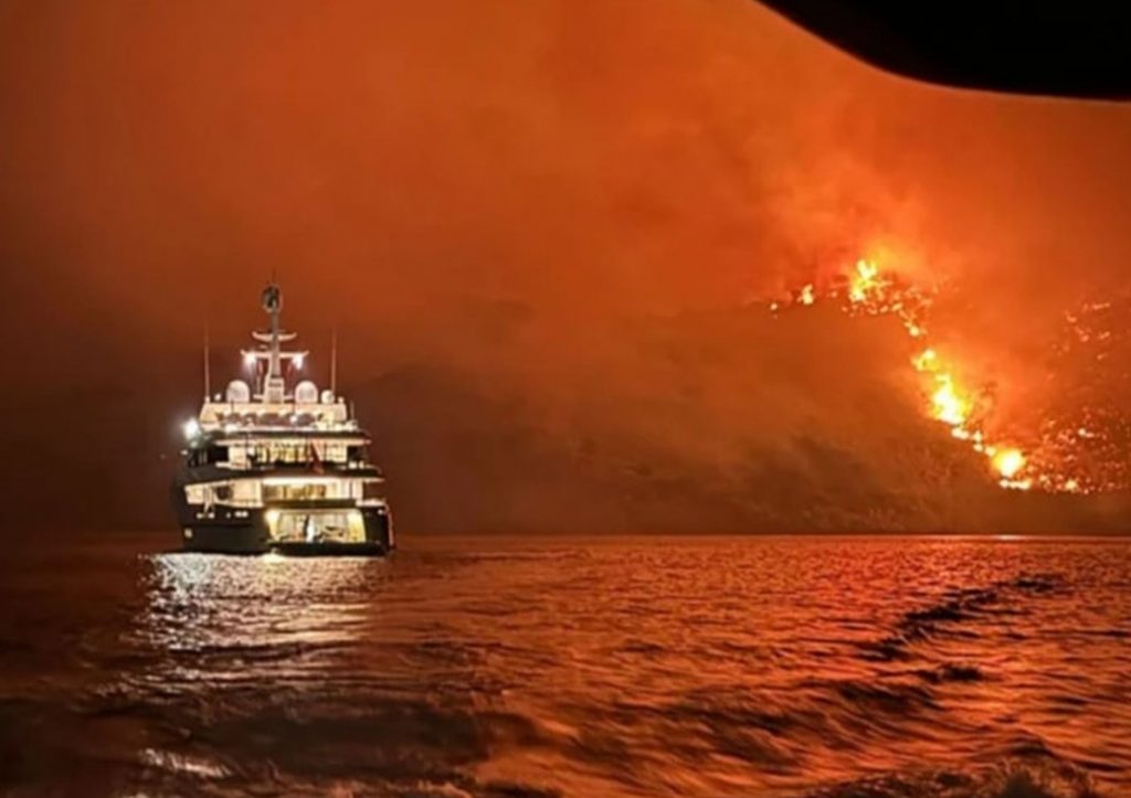 Ύδρα: Ομολογία καπετάνιου ότι ευθύνεται για την ρίψη των βεγγαλικών στο πευκόδασος