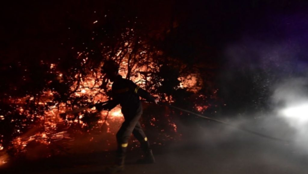 «Δεν πέρασε κανείς να μας πει κάτι για το πού να μείνουμε – Κανένα ενδιαφέρον από τους αρμόδιους» – Τι καταγγέλλουν πυρόπληκτοι πολίτες