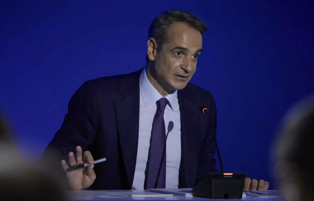 Τα δύο ορόσημα της κυβέρνησης έως το 2027 – Από τον Ιανουάριο μπαίνει στο «τραπέζι» η συνταγματική αναθεώρηση