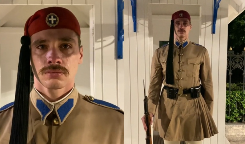 Εύζωνας δάκρυσε στην τελευταία υπηρεσία του