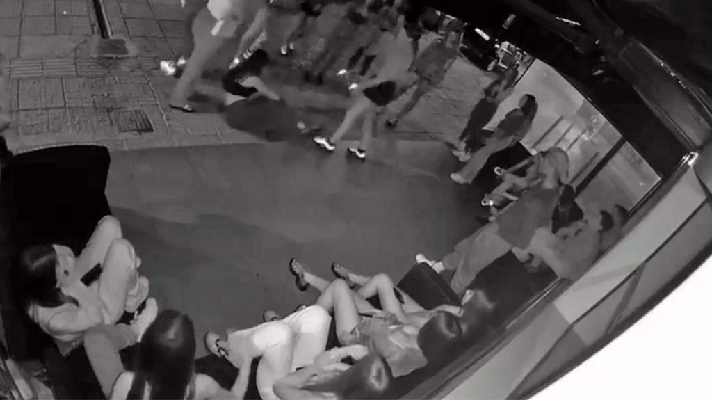 Γλυφάδα: Πλημμύρισε απειλές το TikTok για τις τρεις ανήλικες που ξυλοκόπησαν την 14χρονη