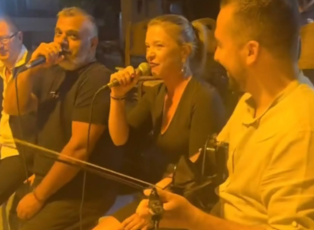 To «Freed from Desire» γίνεται τσιφτετέλι σε πανηγύρι