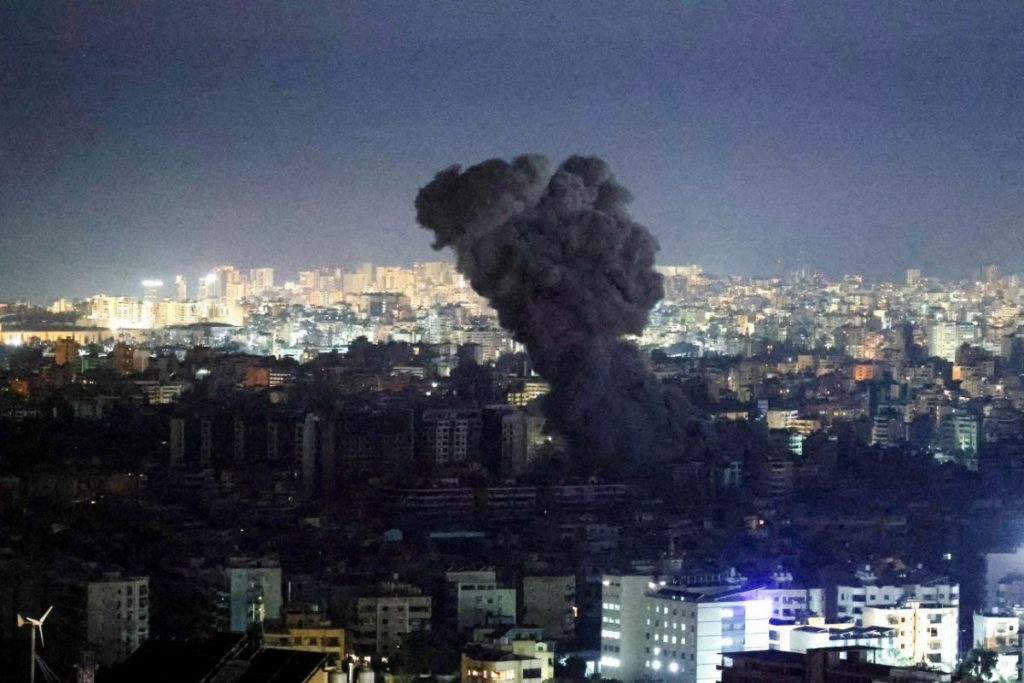 Μέση Ανατολή: Για άλλη μία νύχτα το Ισραήλ «σφυροκοπά» τα νότια προάστια της Βηρυτού