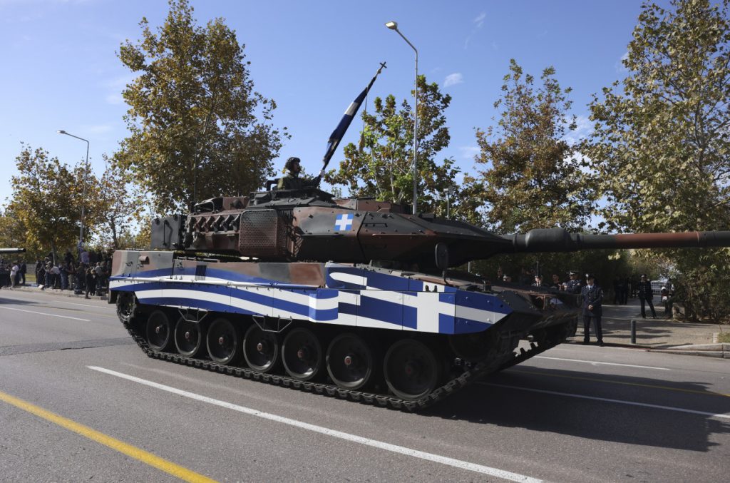 Περηφάνεια και συγκίνηση στη μεγάλη στρατιωτική παρέλαση στη Θεσσαλονίκη