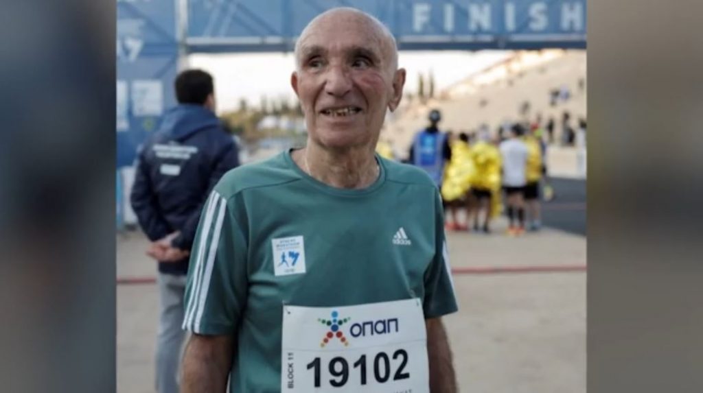 Πλούταρχος Πουρλιάκας: Ο 88χρονος που τερμάτισε για 12η φορά στον Μαραθώνιο – «Έσπασε» το προσωπικό ρεκόρ του