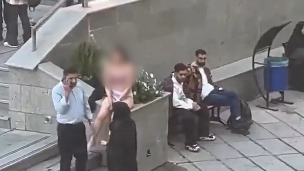 Ιράν: Αγνοείται η τύχη της φοιτήτριας που συνελήφθη διαμαρτυρόμενη για τη χιτζάμπ