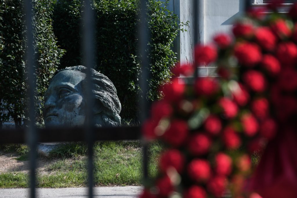 51η Επέτειος Πολυτεχνείου: Με οδηγό την αιματοβαμμένη σημαία χιλιάδες κόσμου τίμησαν την εξέγερση των φοιτητών